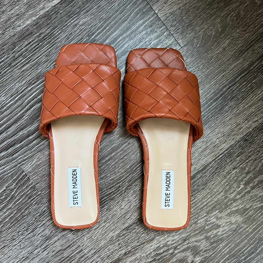 NWOT Steve Madden Weave Slides